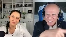 RosabelUnscriptedPodcastCXguestRichardBlankCostaRicasCallCenter.jpg